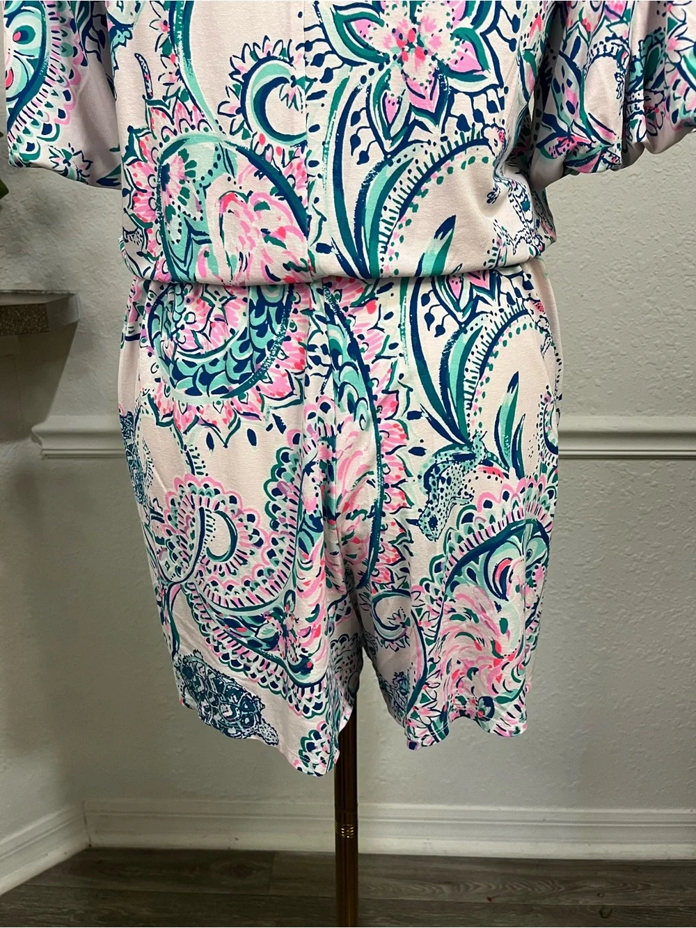 Lilly Pulitzer White Romper with Pink & Teal Paisley 2019 Medium - Picture 10 of 14